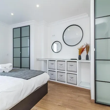Deluxe Center Apartment *