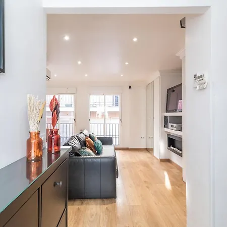 Deluxe Center Apartment *