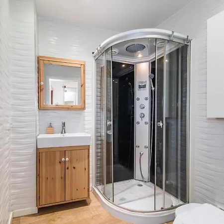 Apartment Deluxe Center