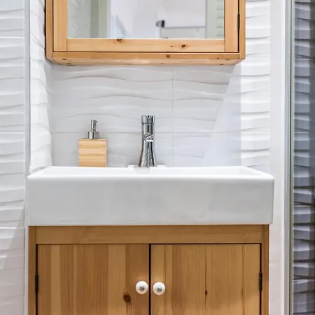 Deluxe Center Apartment *